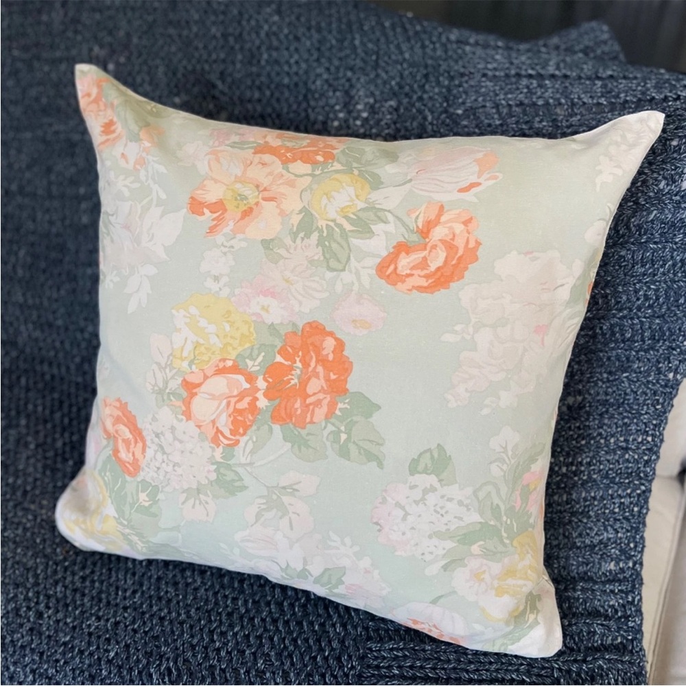 1 Pottery Barn ELORA FLORAL PRINT PILLOW COVER 24" Linen Neutral Orange Green PB - Picture 3 of 8